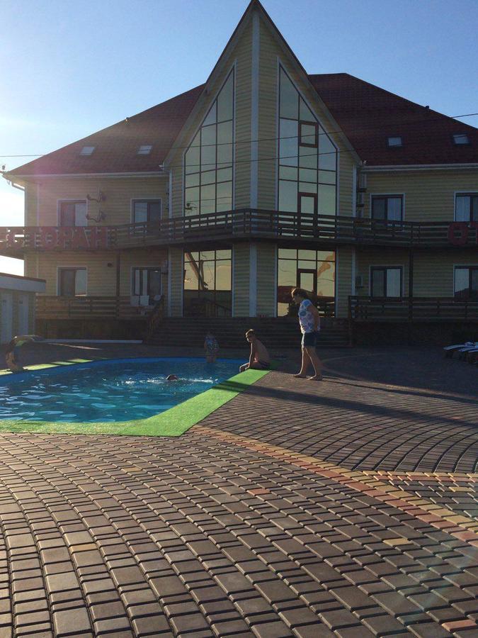 Hotel Oktan Kryve Ozero エクステリア 写真