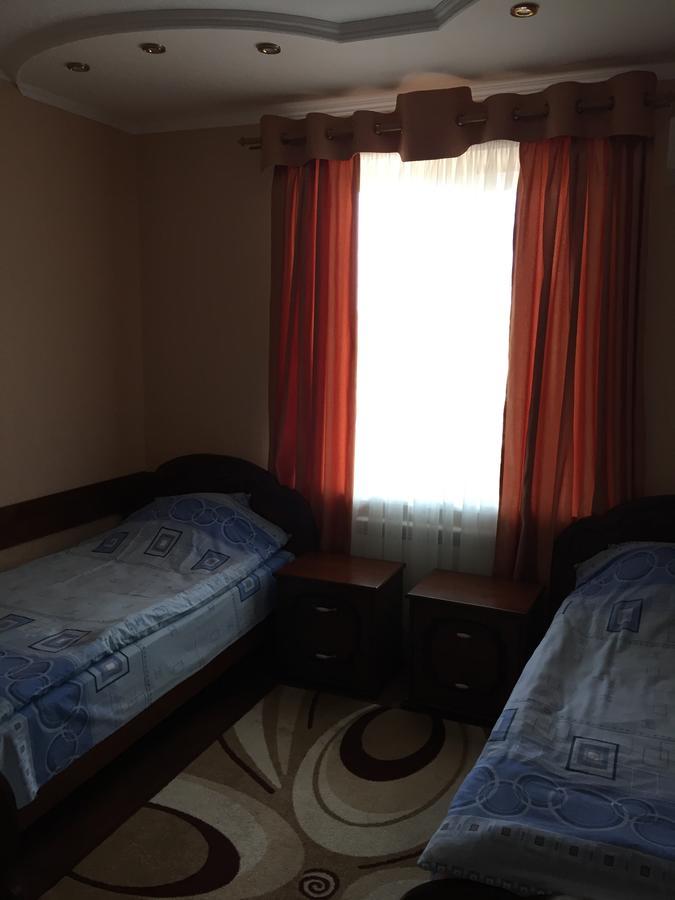 Hotel Oktan Kryve Ozero エクステリア 写真